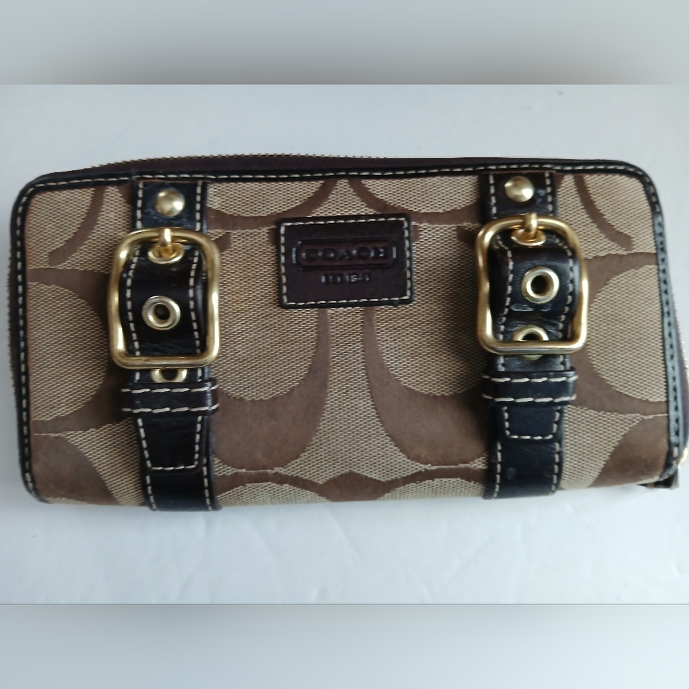 Coach Zoe Zip Around Wallet